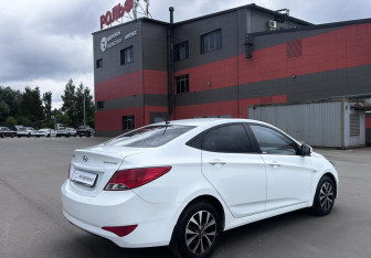 Подержанный автомобиль Hyundai Solaris Sedan 2014 года (4 фото)