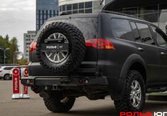 Подержанный автомобиль Mitsubishi Pajero Sport 2010 года (18 фото)