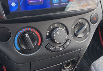 Подержанный автомобиль Chevrolet Aveo Hatchback 2011 года (14 фото)