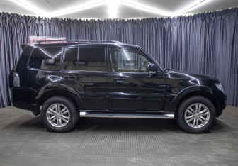 Подержанный автомобиль Mitsubishi Pajero 2018 года (4 фото)