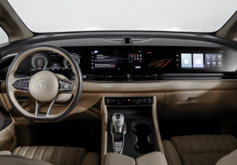 Подержанный автомобиль Voyah Dream 2023 года (13 фото)