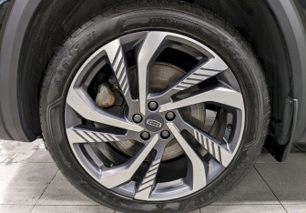 Подержанный автомобиль Geely Monjaro 2024 года (18 фото)