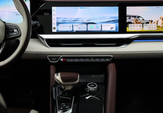 Подержанный автомобиль Geely Monjaro 2023 года (13 фото)