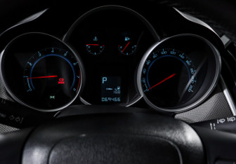 Подержанный автомобиль Chevrolet Cruze Hatchback 2013 года (11 фото)