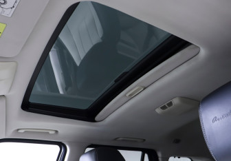 Подержанный автомобиль Land Rover Range Rover Sport 2010 года (22 фото)