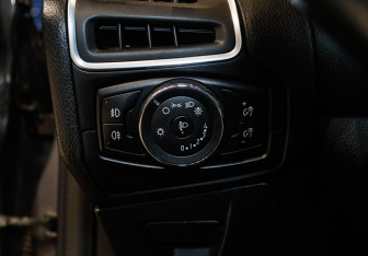 Подержанный автомобиль Ford Focus Hatchback 2013 года (14 фото)