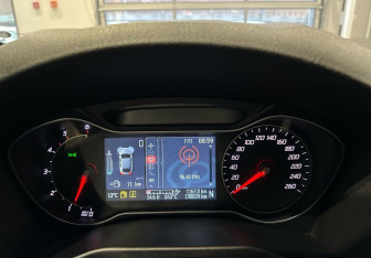 Подержанный автомобиль Ford Mondeo Sedan 2011 года (18 фото)