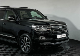 Подержанный автомобиль Toyota Land Cruiser Suv 2017 года (26 фото)