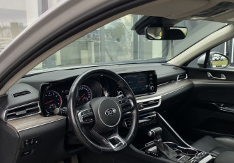 Подержанный автомобиль Kia K5 2021 года (24 фото)
