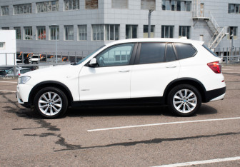 Подержанный автомобиль BMW X3 2010 года (8 фото)