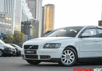 Подержанный автомобиль Volvo S40 2006 года (16 фото)