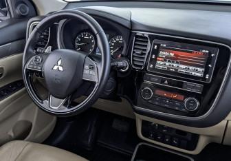 Подержанный автомобиль Mitsubishi Outlander 2019 года (29 фото)