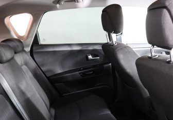 Подержанный автомобиль Kia Ceed Hatchback 2010 года (8 фото)