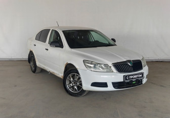 Подержанный автомобиль Skoda Octavia Liftback 2013 года (3 фото)