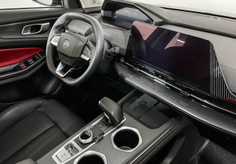 Подержанный автомобиль Changan UNI-S 2024 года (9 фото)