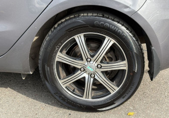 Подержанный автомобиль Kia Rio Hatchback 2013 года (12 фото)