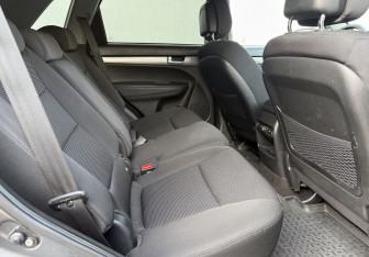 Подержанный автомобиль Kia Sorento 2015 года (11 фото)