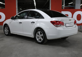 Подержанный автомобиль Chevrolet Cruze Sedan 2010 года (5 фото)