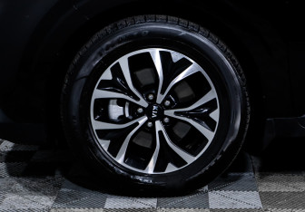 Подержанный автомобиль Kia Carnival 2021 года (15 фото)