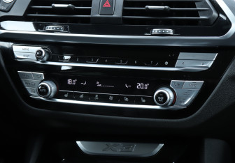 Подержанный автомобиль BMW X3 2020 года (16 фото)