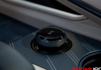 Подержанный автомобиль Zeekr 001 2024 года (17 фото)