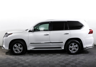 Подержанный автомобиль Lexus LX 2015 года (8 фото)