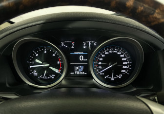 Подержанный автомобиль Toyota Land Cruiser Suv 2014 года (11 фото)