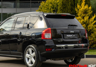 Подержанный автомобиль Jeep Compass 2012 года (19 фото)