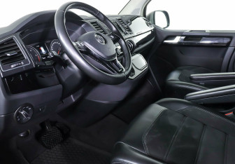 Подержанный автомобиль Volkswagen Multivan 2018 года (11 фото)