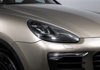 Подержанный автомобиль Porsche Cayenne 2016 года (16 фото)