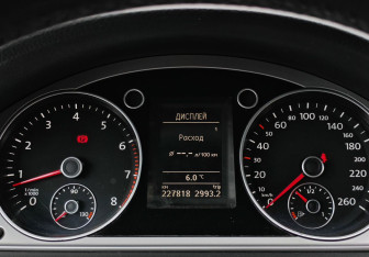 Подержанный автомобиль Volkswagen Passat Sedan 2012 года (11 фото)