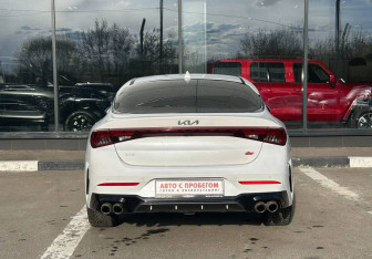 Подержанный автомобиль Kia K5 2024 года (6 фото)