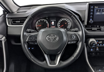 Подержанный автомобиль Toyota RAV4 2020 года (22 фото)