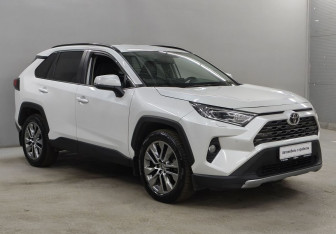 Подержанный автомобиль Toyota RAV4 2021 года (3 фото)