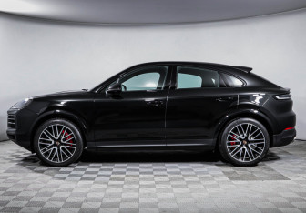 Подержанный автомобиль Porsche Cayenne 2025 года (8 фото)