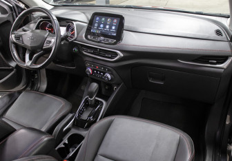 Подержанный автомобиль Chevrolet Tracker 2022 года (11 фото)