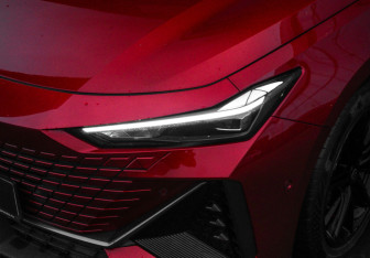 Подержанный автомобиль Changan UNI-V 2023 года (35 фото)