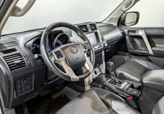 Подержанный автомобиль Toyota Land Cruiser Prado 2013 года (16 фото)