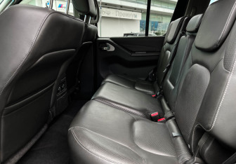 Подержанный автомобиль Nissan Pathfinder 2012 года (16 фото)