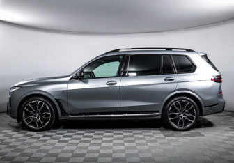 Подержанный автомобиль BMW X7 2023 года (8 фото)