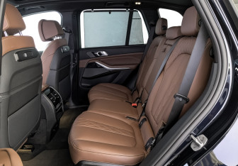 Подержанный автомобиль BMW X5 2025 года (18 фото)