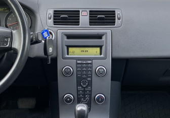 Подержанный автомобиль Volvo S40 2008 года (11 фото)