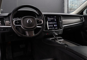 Подержанный автомобиль Volvo V90 Cross Country 2018 года (23 фото)