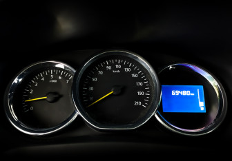 Подержанный автомобиль Renault Sandero 2017 года (14 фото)