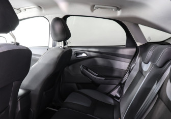 Подержанный автомобиль Ford Focus Hatchback 2013 года (12 фото)