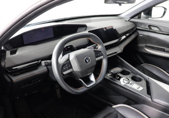 Подержанный автомобиль Changan UNI-V 2024 года (9 фото)