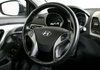 Подержанный автомобиль Hyundai Elantra Sedan 2015 года (13 фото)