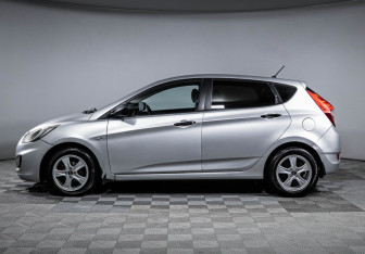 Подержанный автомобиль Hyundai Solaris Hatchback 2014 года (8 фото)