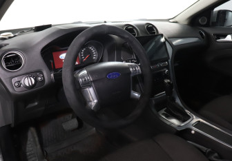 Подержанный автомобиль Ford Mondeo Sedan 2012 года (13 фото)
