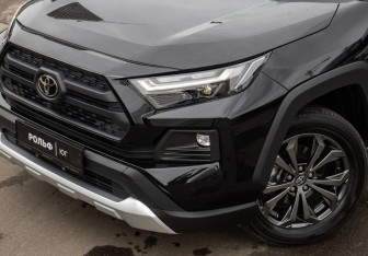 Подержанный автомобиль Toyota RAV4 2024 года (22 фото)